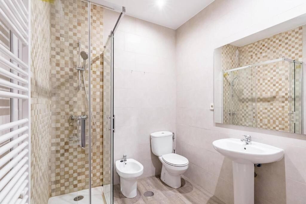 Апартаменты Apartamento Proximo A Gran Via Мадрид Экстерьер фото